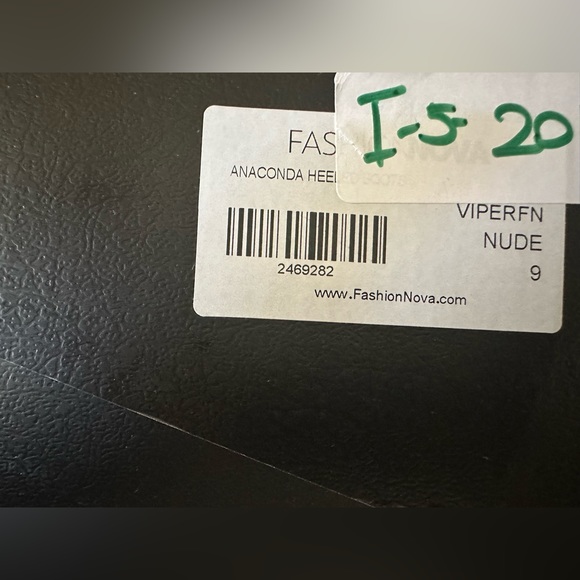 Fashion Nova Faux Snakeskin wide heeled boots Size 9 - Picture 5 of 7